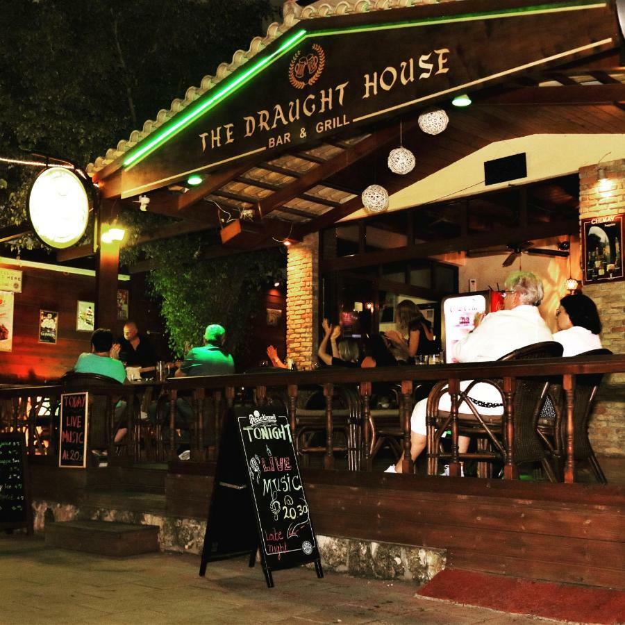 The Draught House Pub-Inn 말리아 외부 사진